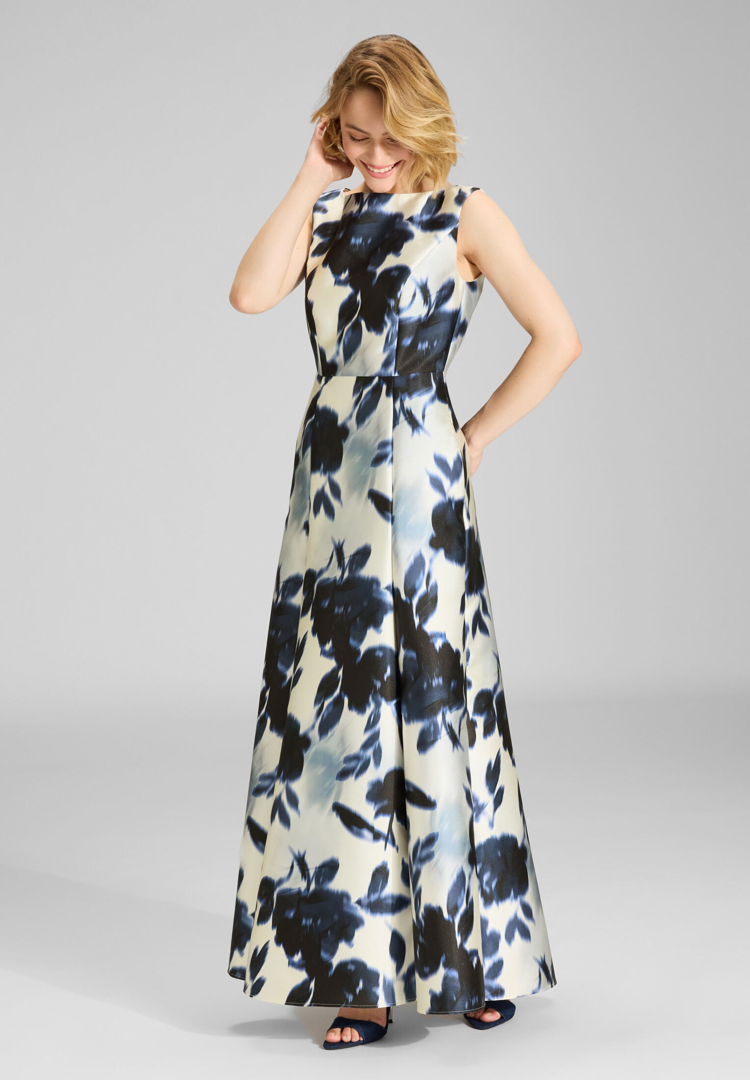 Abendkleid aus bedrucktem Twill mit Teilungsnähten