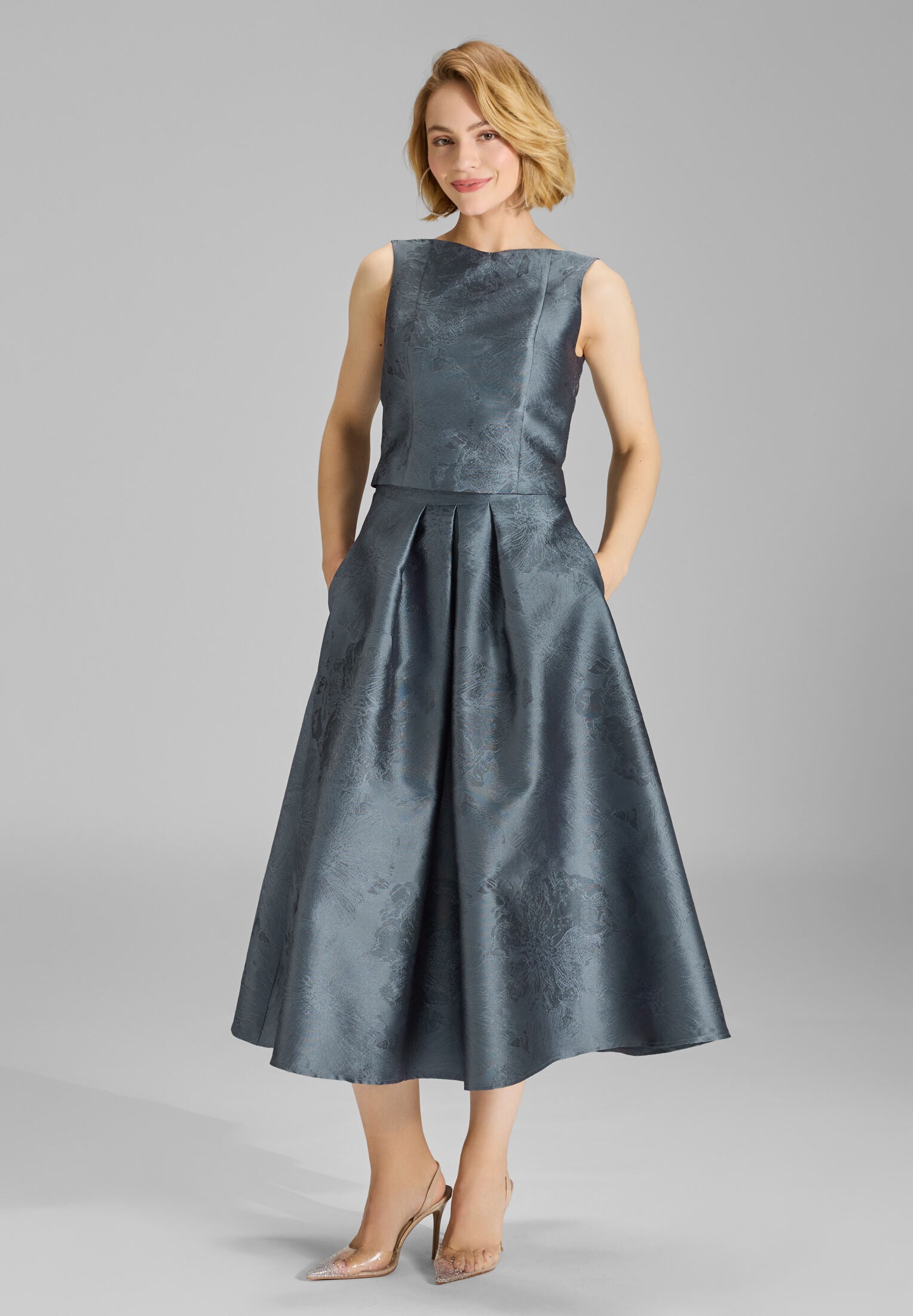 Oberteil aus floralem Jacquard mit V-Ausschnitt ice blue