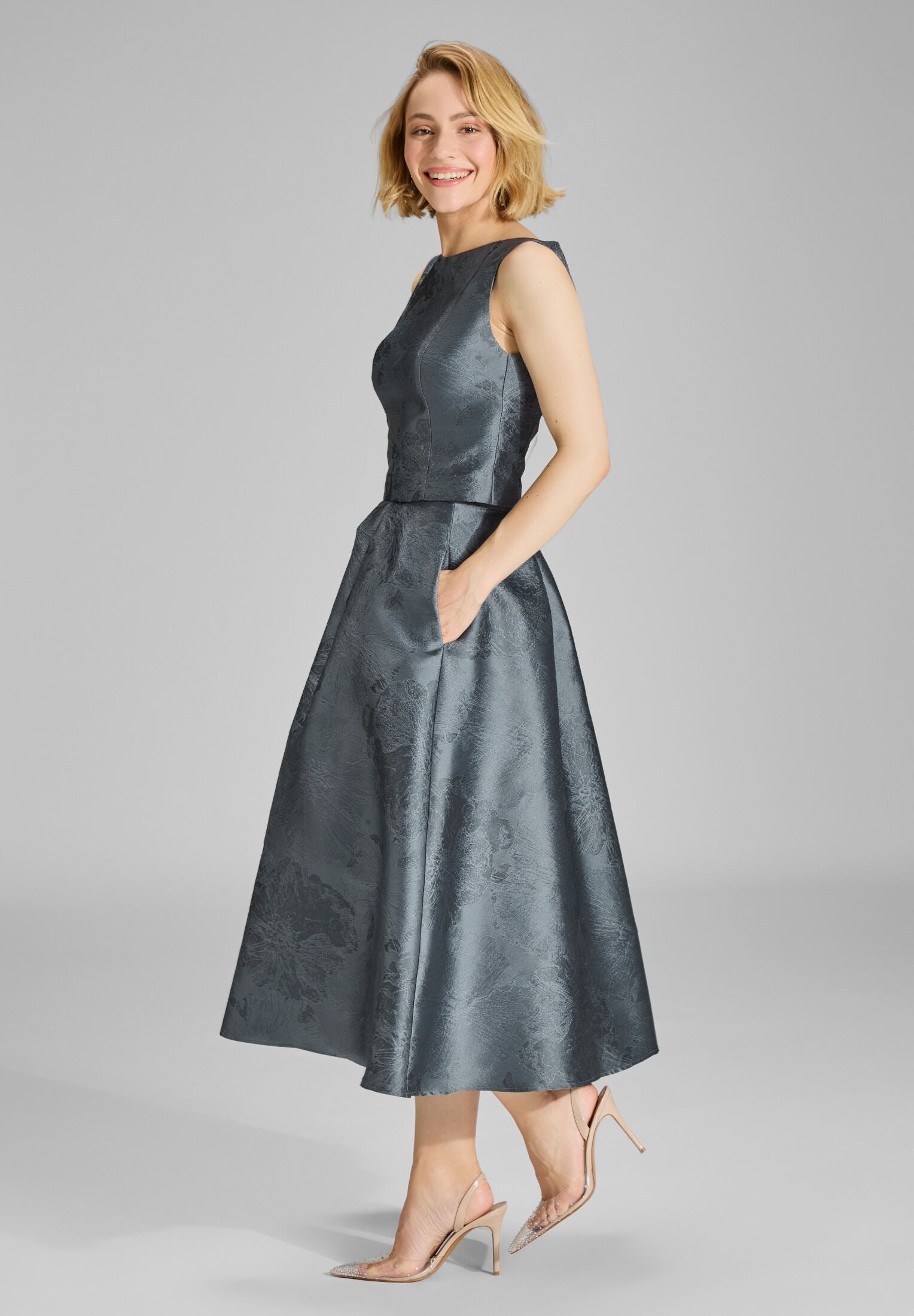 Oberteil aus floralem Jacquard mit V-Ausschnitt