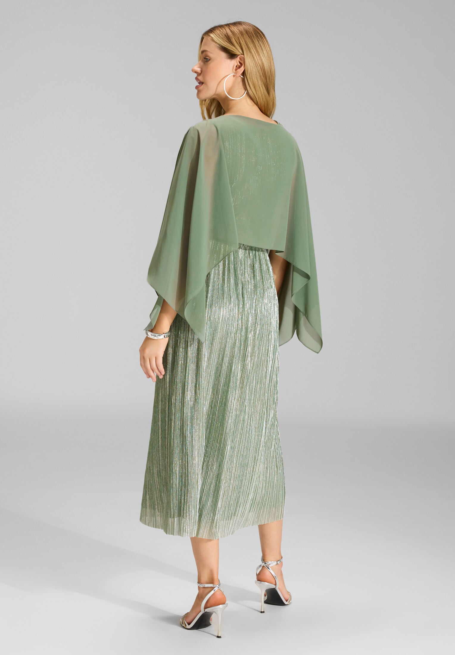 Schlupf-Stola aus Chiffon mit Ärmelschlitzen