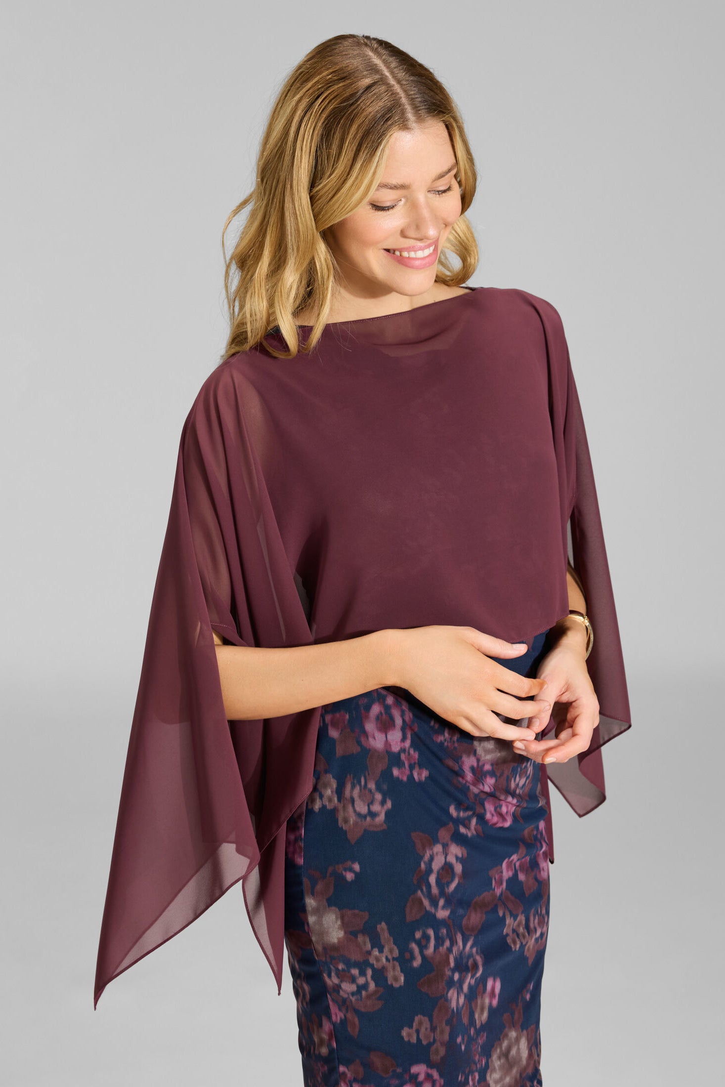 Schlupf-Stola aus Chiffon mit Ärmelschlitzen