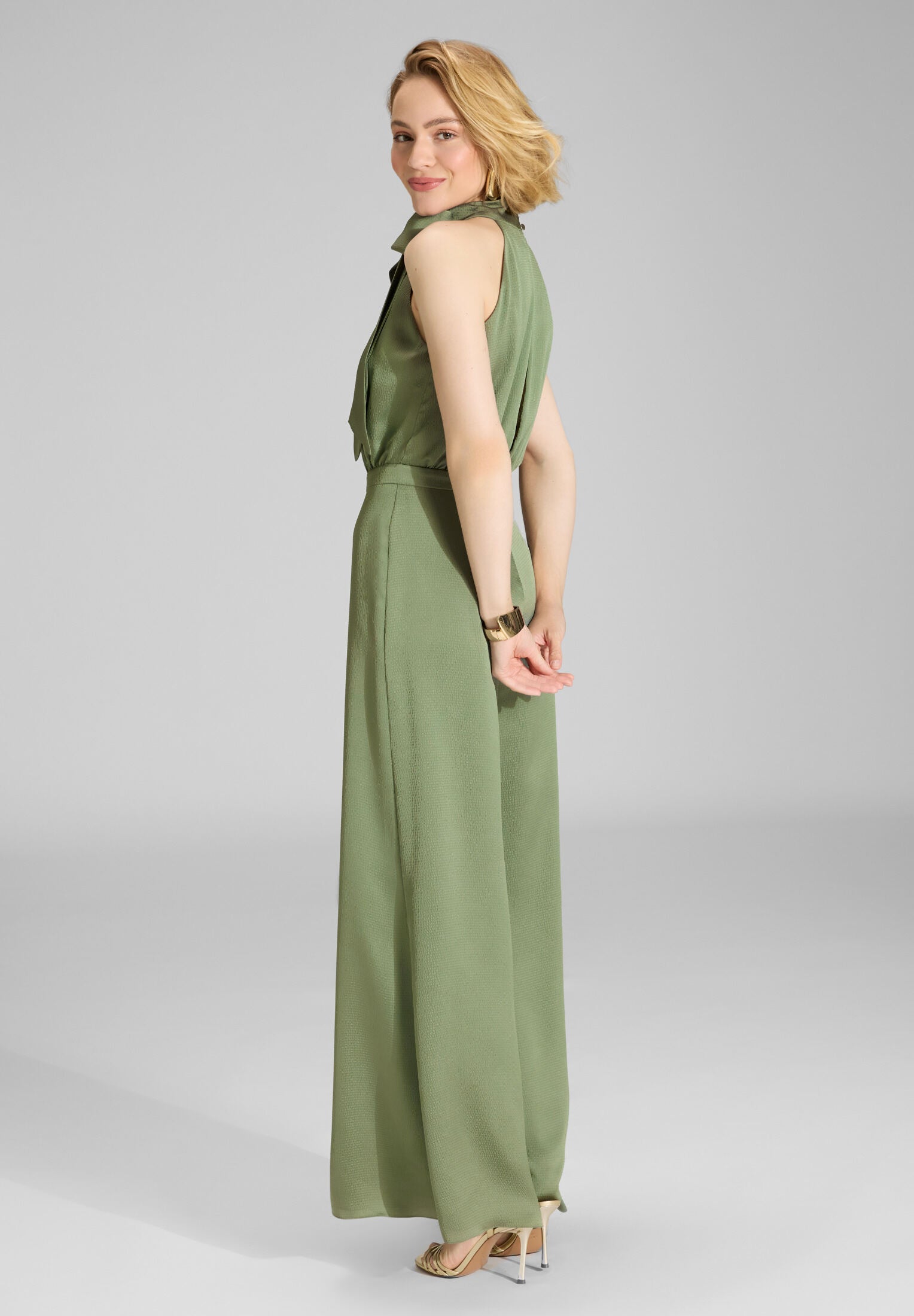 Jumpsuit mit Schluppe aus Satin