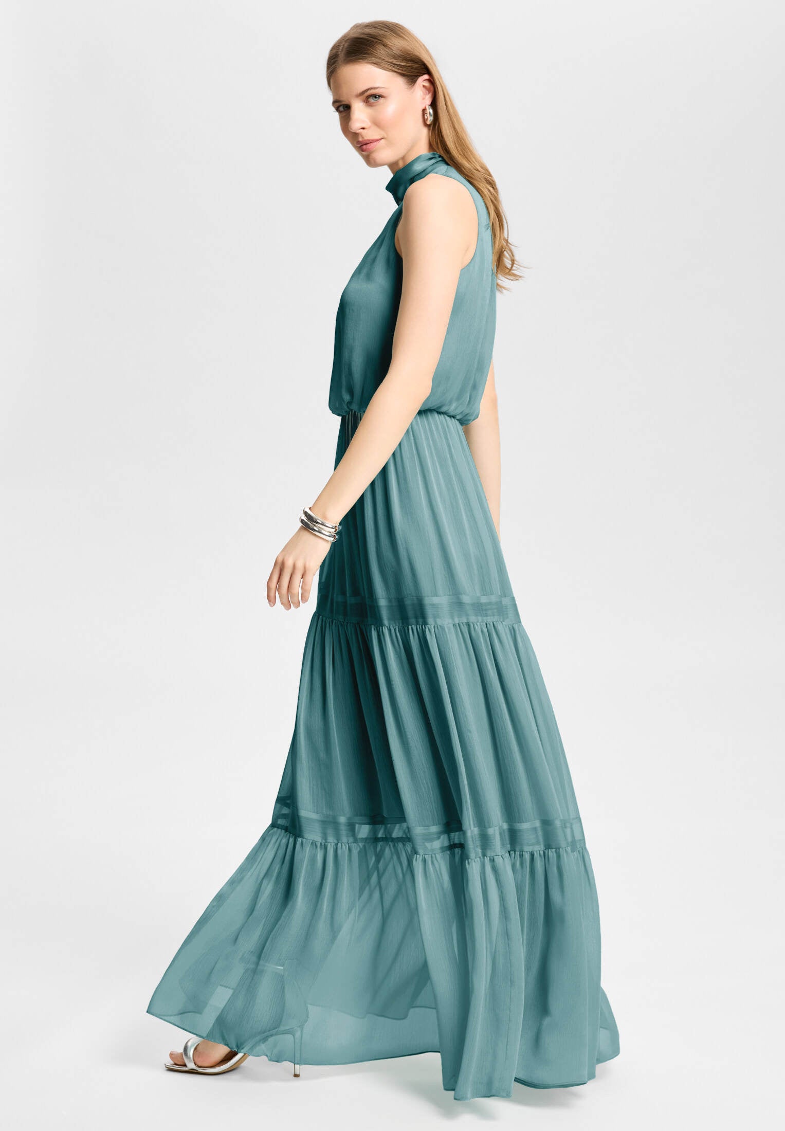 Abendkleid aus Crinkle Chiffon mit Stufenrock