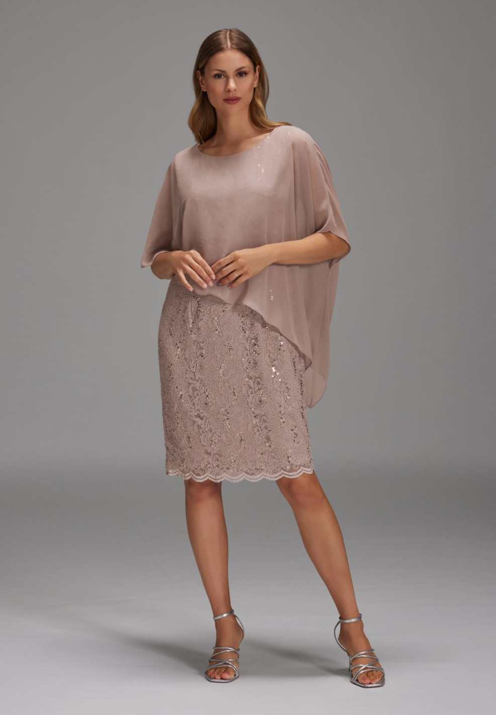 Pailletten-Kleid mit asymmetrischem Chiffon-Überwurf moonlight