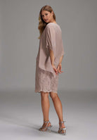 Pailletten-Kleid mit asymmetrischem Chiffon-Überwurf