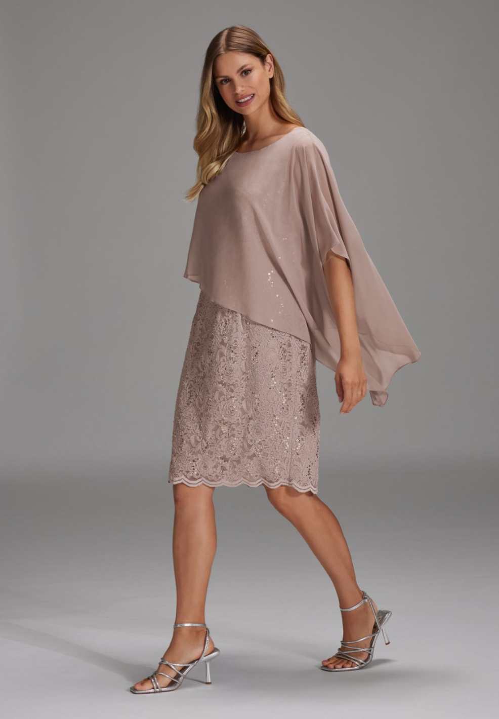 Pailletten-Kleid mit asymmetrischem Chiffon-Überwurf