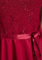 Kleid mit paillettenbesetztem Spitzenoberteil