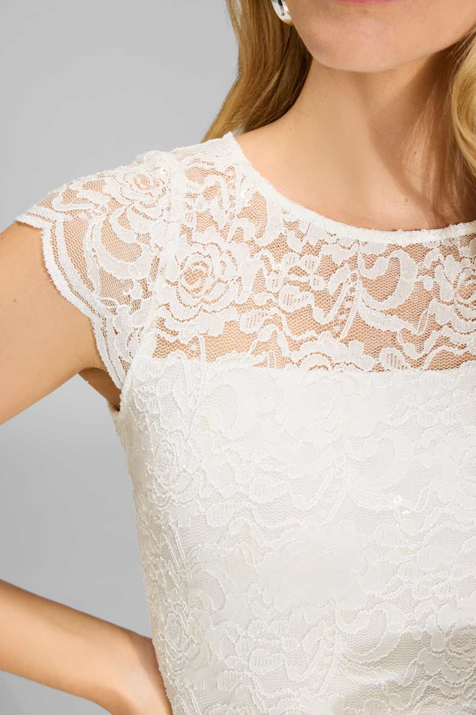 Kleid mit paillettenbesetztem Spitzenoberteil