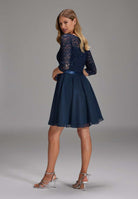 Kleid mit paillettenbesetztem Spitzenoberteil