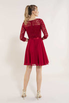 Kleid mit paillettenbesetztem Spitzenoberteil