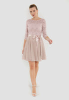 Kleid mit paillettenbesetztem Spitzenoberteil