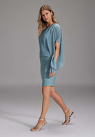 Etuikleid mit asymmetrischem Chiffon-Überwurf