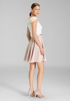 Zweifarbiges Kleid mit filigraner Spitze