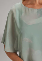 Scuba-Kleid mit Chiffon-Überwurf