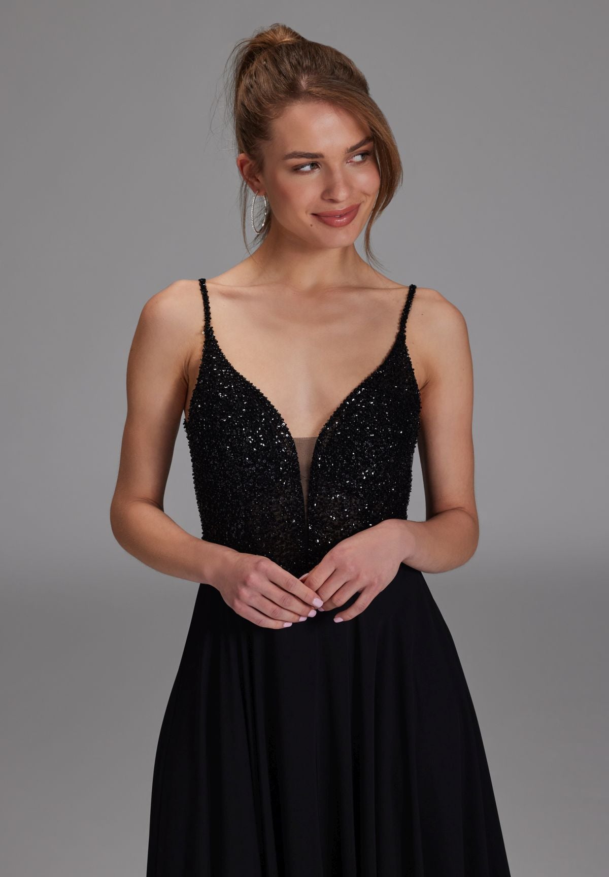 Langes paillettenbesticktes Abiball-Kleid