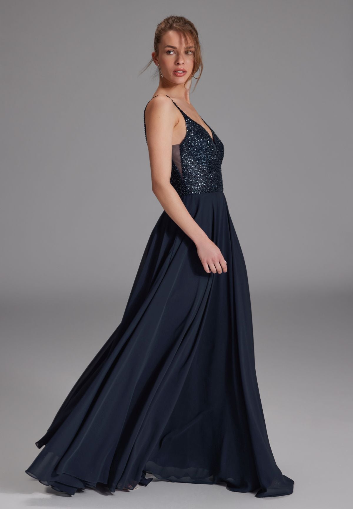 Langes paillettenbesticktes Abiball-Kleid