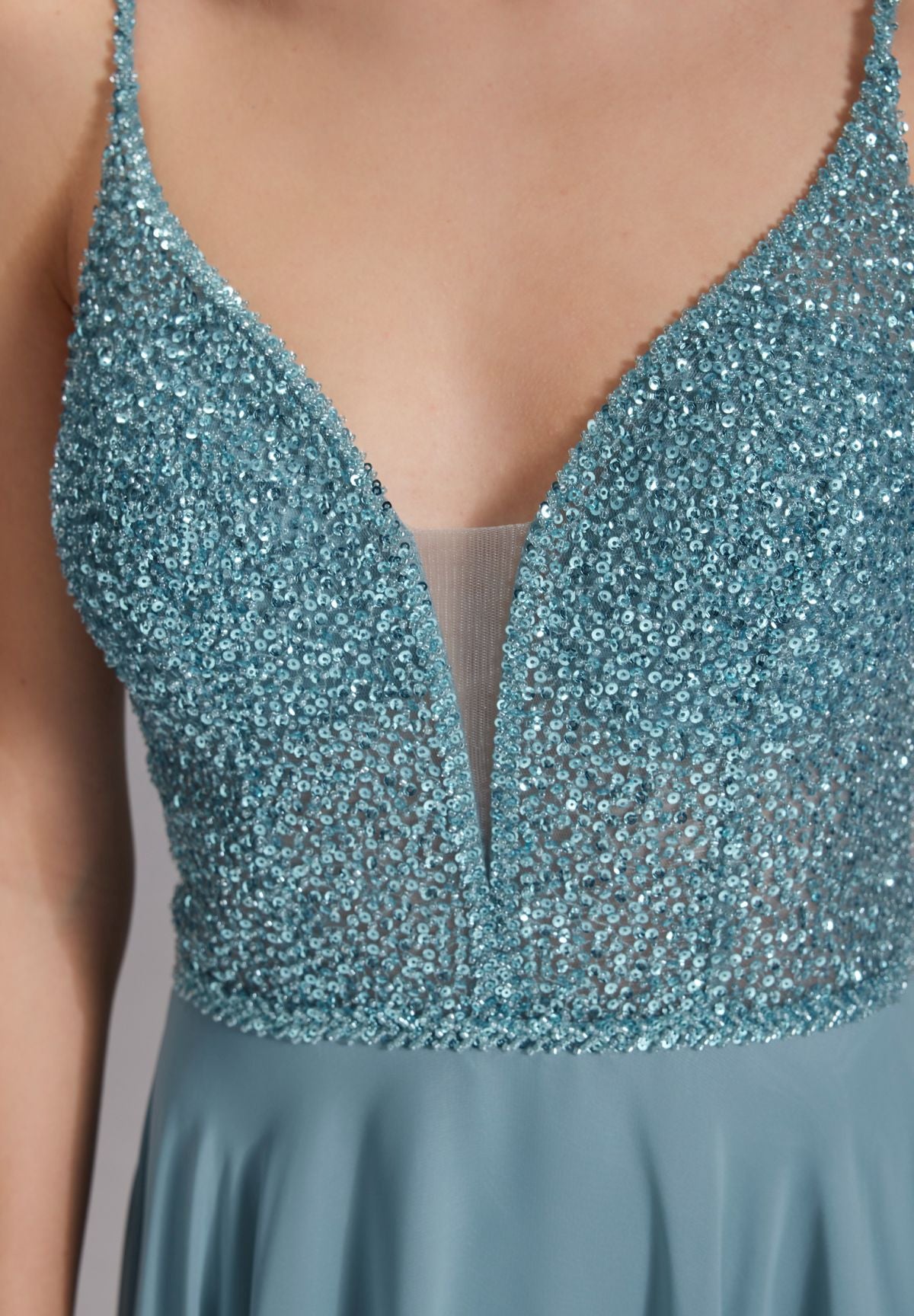 Langes paillettenbesticktes Abiball-Kleid