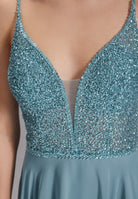 Langes paillettenbesticktes Abiball-Kleid