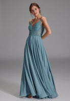 Langes paillettenbesticktes Abiball-Kleid