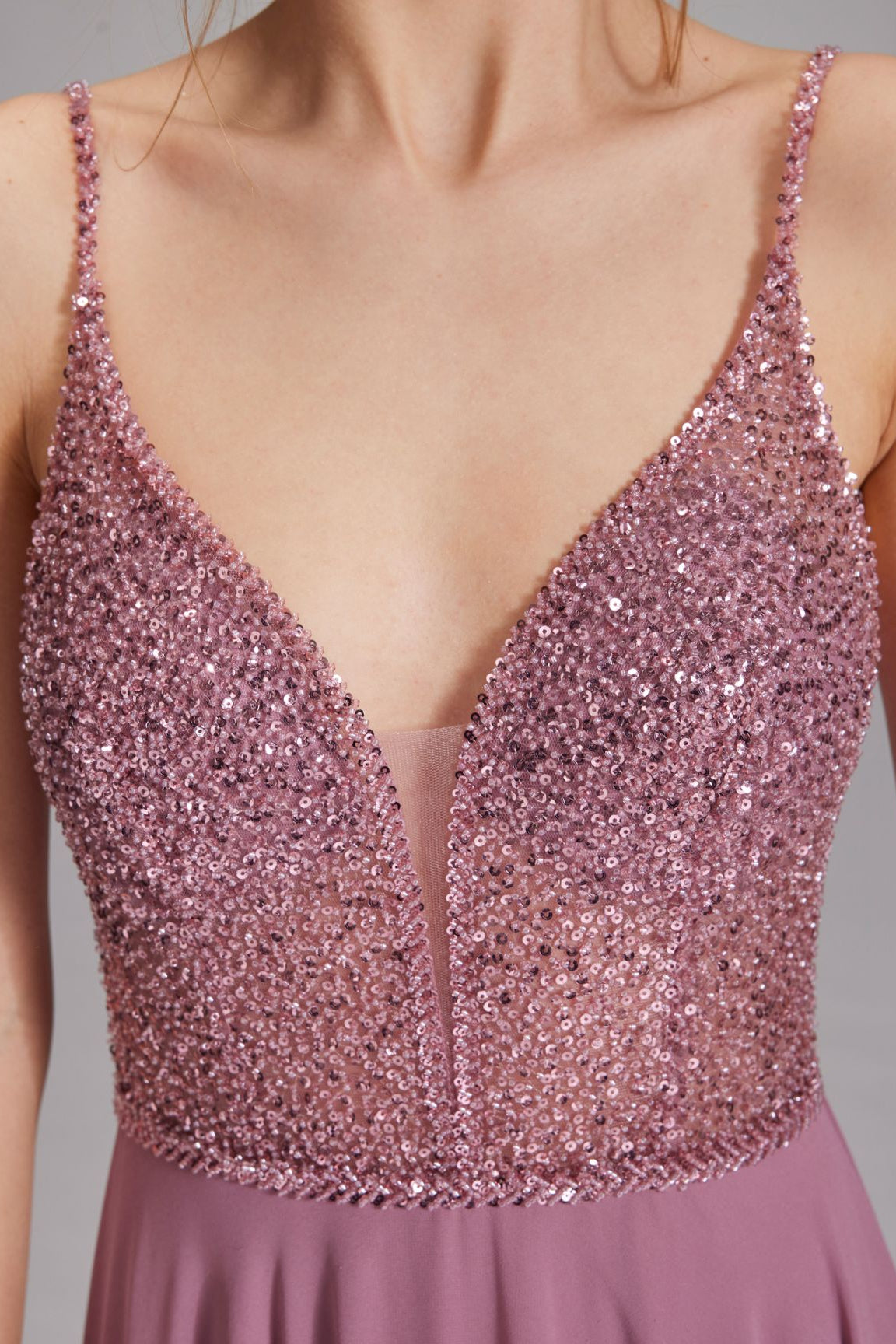 Langes paillettenbesticktes Abiball-Kleid