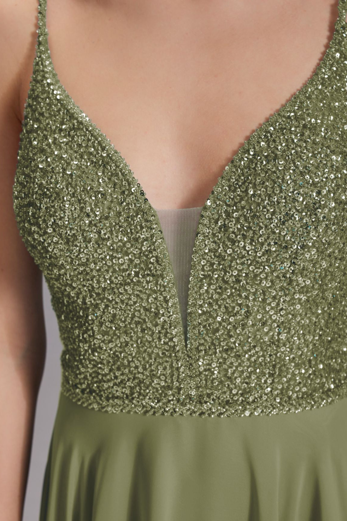 Langes paillettenbesticktes Abiball-Kleid