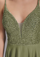 Langes paillettenbesticktes Abiball-Kleid