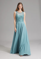 Abendkleid aus Material-Mix