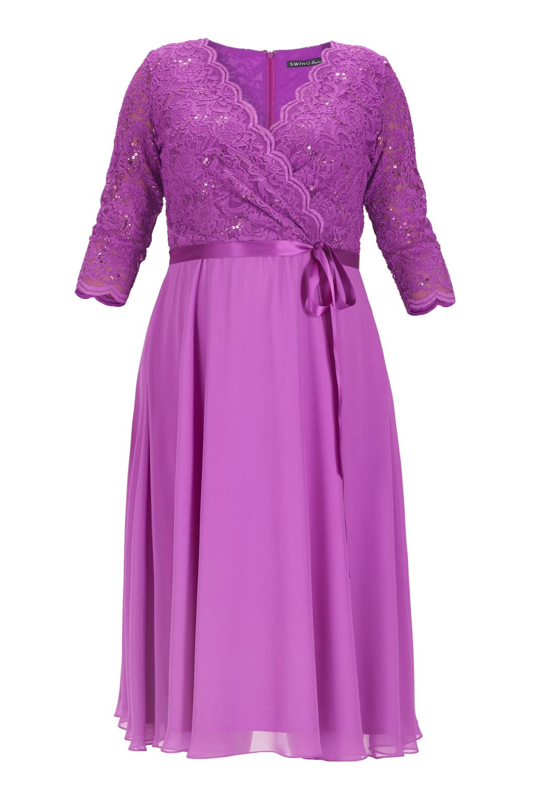 Tailliertes Chiffonkleid mit Spitze