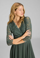 Cocktailkleid aus Material-Mix