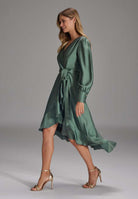 Vokuhila-Kleid mit blusigen Ärmeln