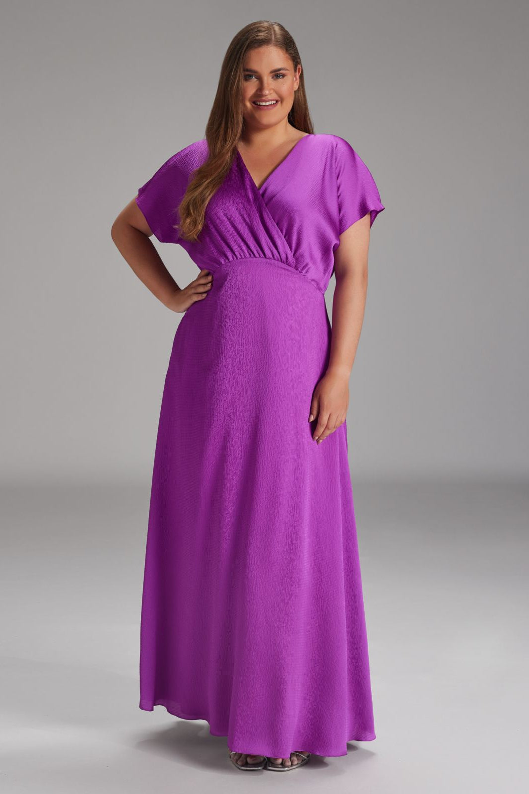 Langes Kleid aus Struktursatin grape purple