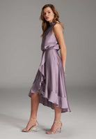 Cocktailkleid aus nachhaltigem Satin mit Volant am Saum