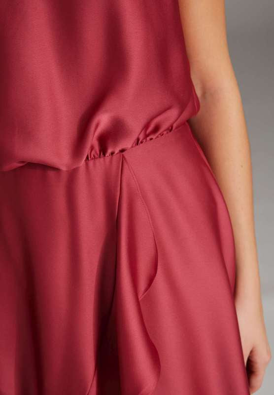 Cocktailkleid aus nachhaltigem Satin mit Volant am Saum