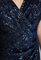 Cocktailkleid aus elastischer Paillette mit Wickel Ausschnitt