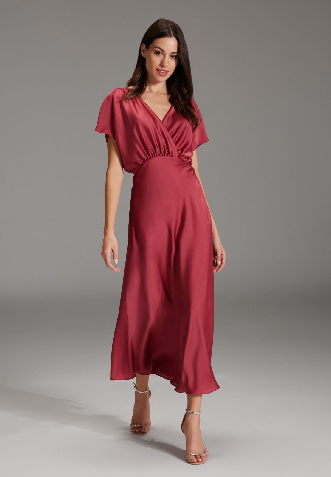 Midi Kleid aus nachhaltigem Satin mit tiefem Rückenausschnitt