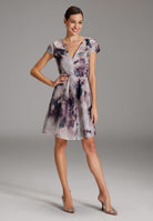 Cocktail Kleid aus bedrucktem Streifenorganza mauve purple