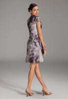 Cocktail Kleid aus bedrucktem Streifenorganza