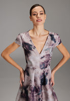 Cocktail Kleid aus bedrucktem Streifenorganza