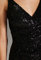 Abendkleid aus elastischer Paillette mit Spagetti Trägern und seitlichem Schlitz