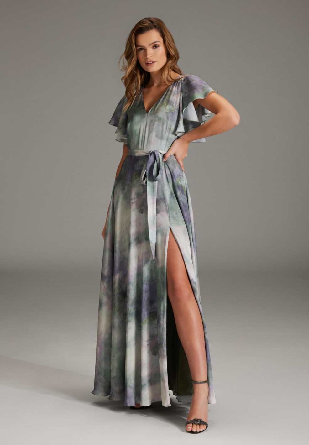 Abendkleid aus bedrucktem Satin mit gerüschten Ärmeln eucalyptus green ivory