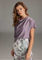 Blusiges Etuikleid aus Material Mix mit Wasserfall Ausschnitt