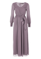 Abendkleid aus Crinkle Chiffon mit gesmokten Ärmelmanschetten