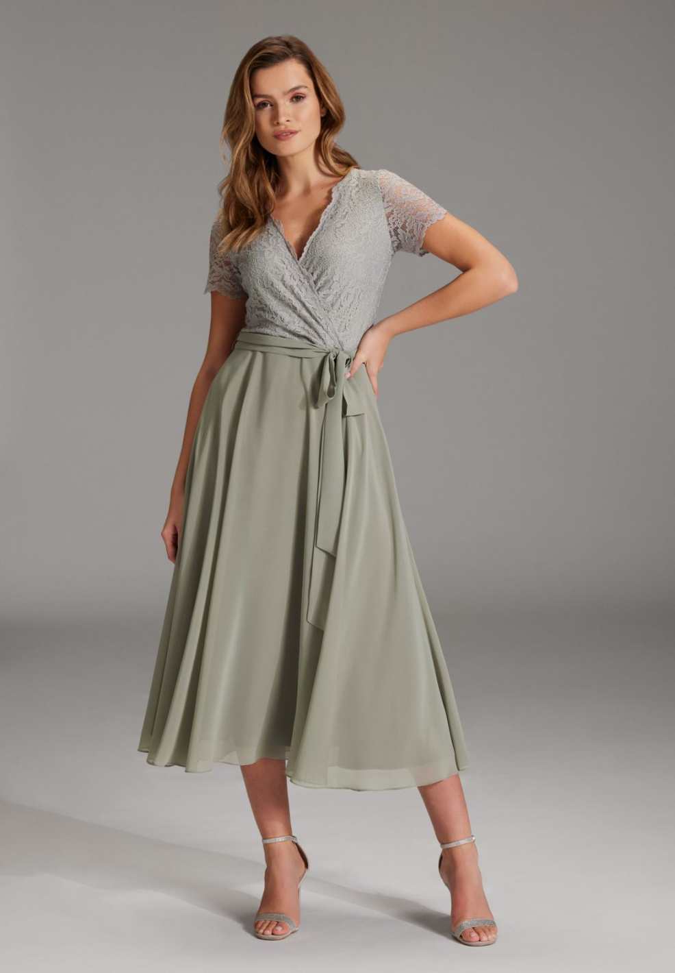 Midi Kleid Halbarm aus Chiffon-Spitze-Mix mit Bogenkanten eucalyptus green