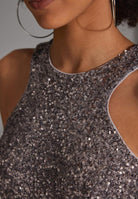 Abendkleid aus elastischer Paillette mit Racer- Back Ausschnitt und Beinschlitz