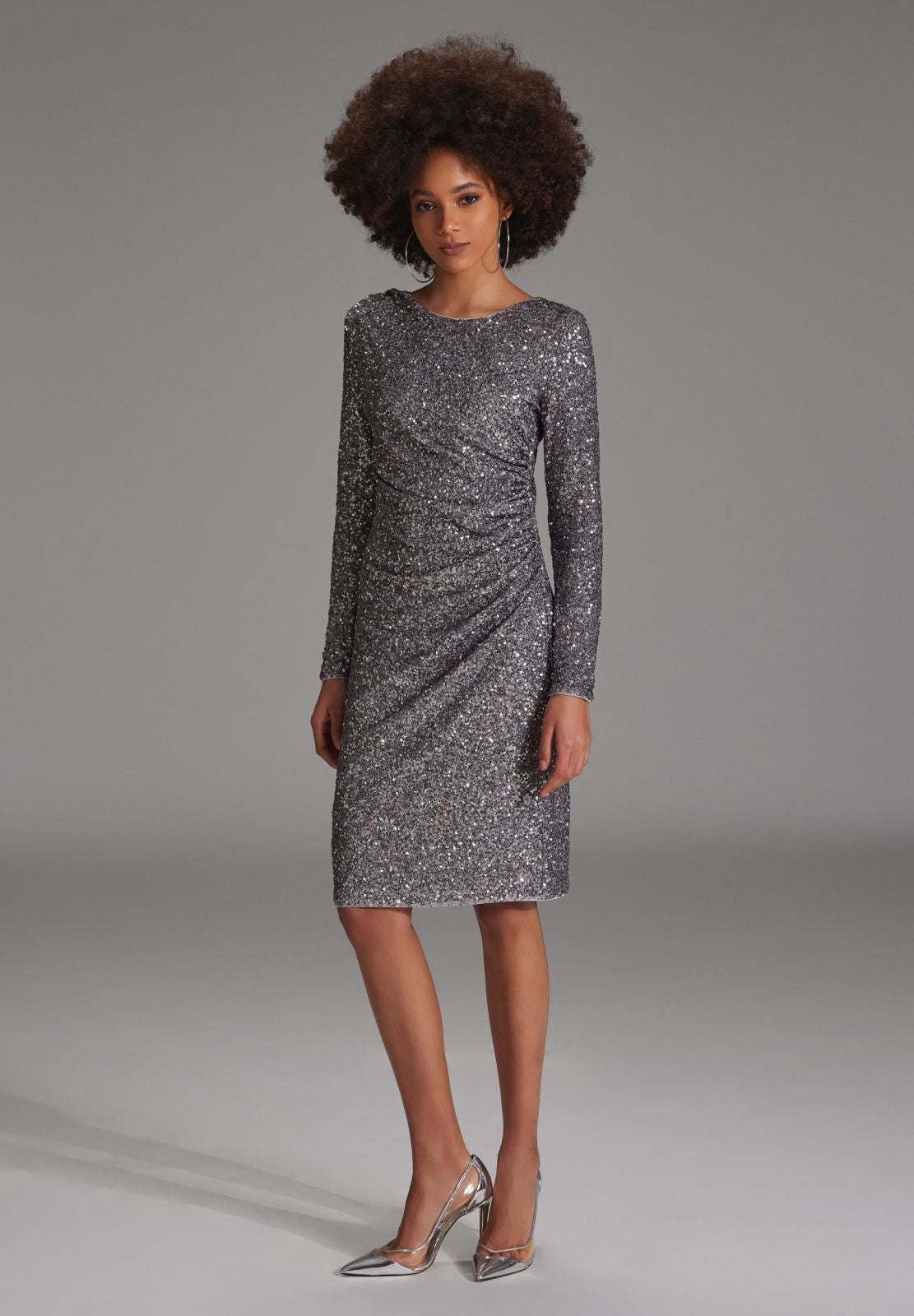 Cocktailkleid aus elastischer Paillette mit seitlichen Drapierungen silver grey