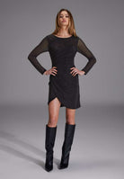 Langärmliges Cocktailkleid mit funkelndem Strassbesatz