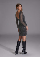 Langärmliges Cocktailkleid mit funkelndem Strassbesatz