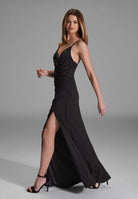 Figurbetontes Abendkleid mit Beinschlitz