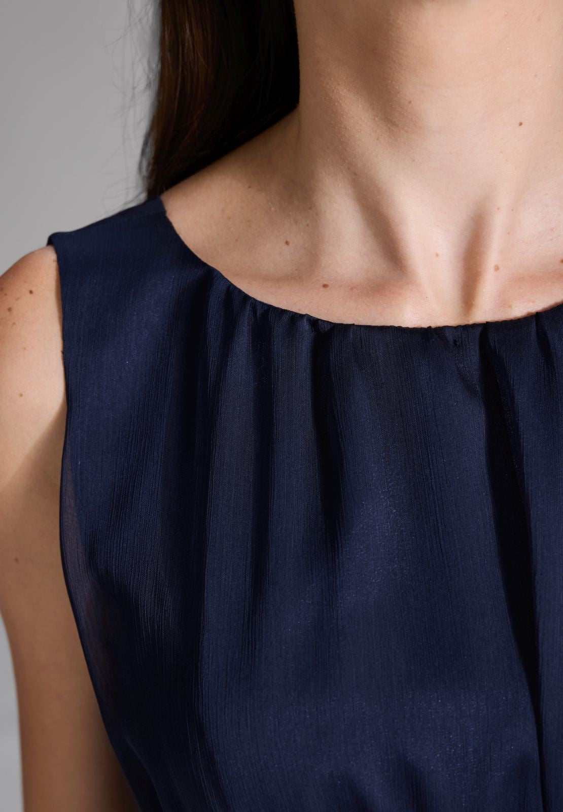 Cocktailkleid aus Crinkle Chiffon mit Taillenpasse