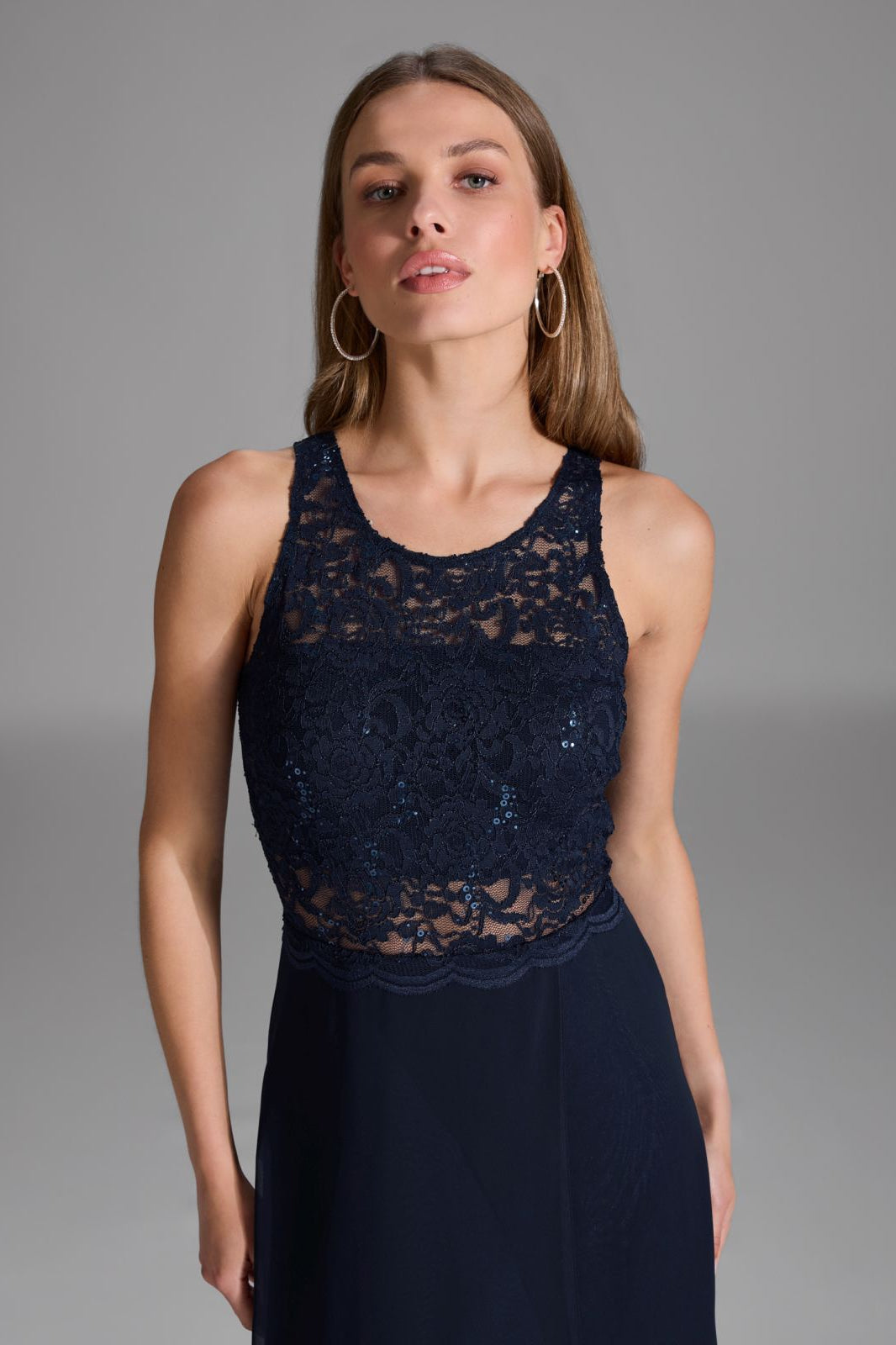 Abendkleid aus Chiffon mit transparentem Spitzenoberteil